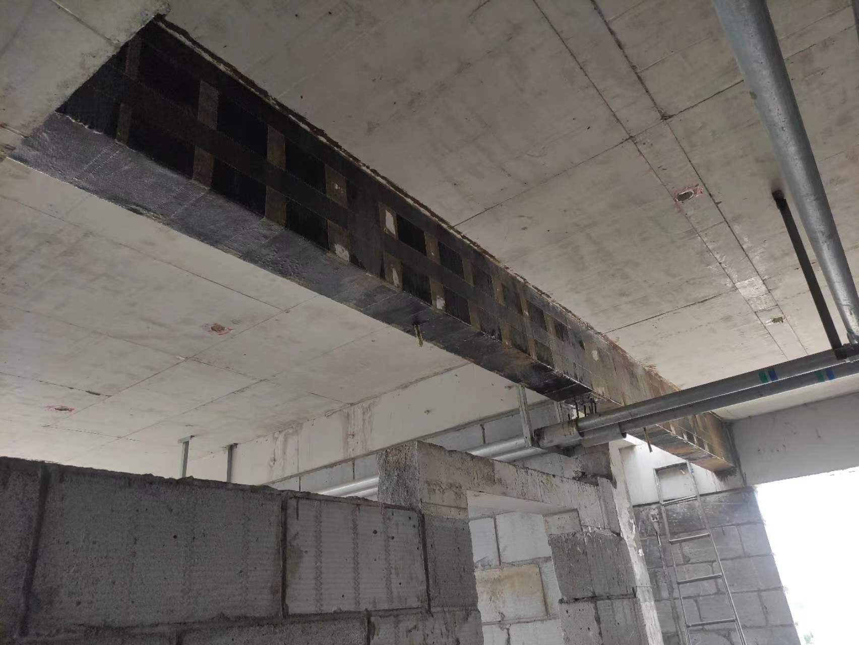 贵州现浇楼板开洞运用碳纤维加固和粘钢加固